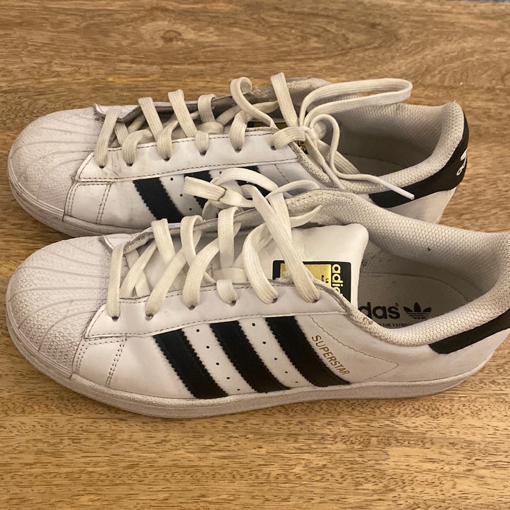 Adidas Superstar Sneakers - men’s 6.5 / Women’s 8